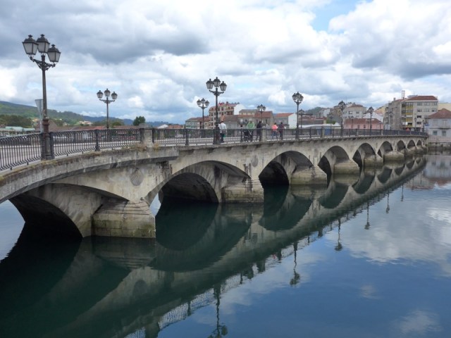 The beautiful bridge crossing the Rio Lerez in Pontevedra (day 25)